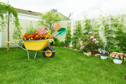 Photograph showing a trimmed residential hedge adjacent to a footpath in Euston